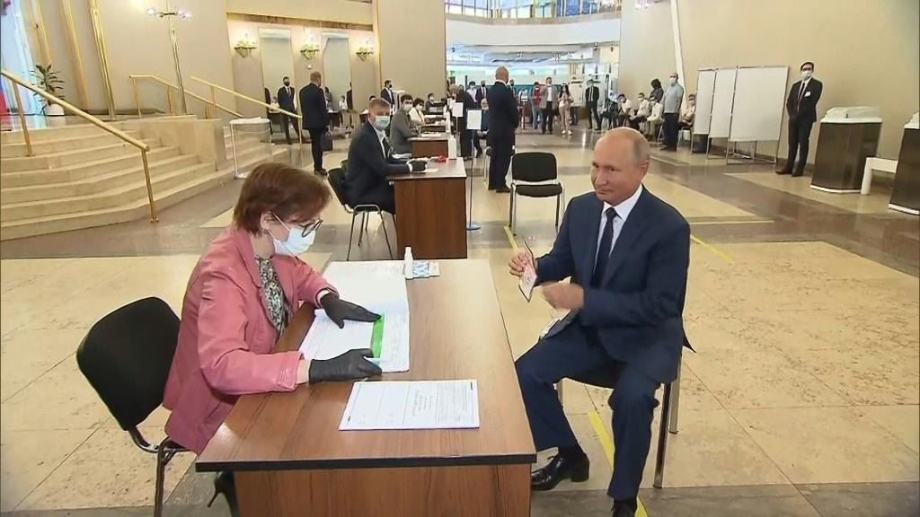 D&acirc;n Nga mở đường cho &ocirc;ng Putin l&agrave;m tổng thống đến năm 83 tuổi - Ảnh 1.