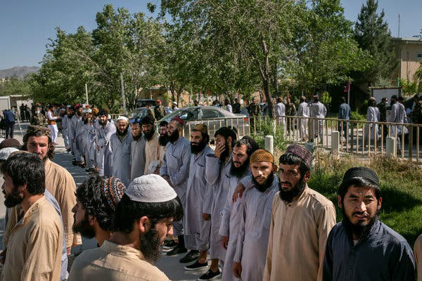 Hé lộ người đàn ông bí mật trong vụ Nga treo thưởng Taliban giết lính Mỹ