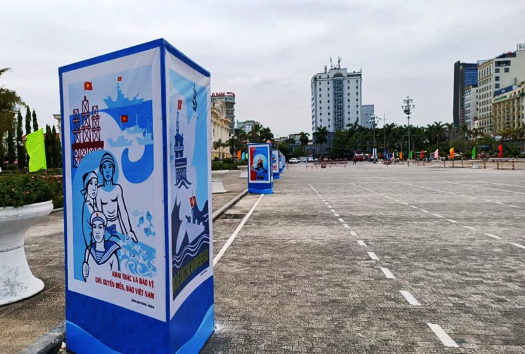 B&aacute;o Người Lao Động trao tặng 2.000 l&aacute; cờ Tổ quốc tại Hội thi tuy&ecirc;n truyền về chủ quyền biển, đảo Việt Nam - Ảnh 2.