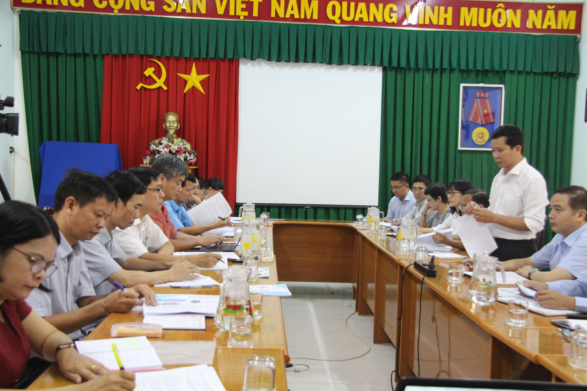 Bạch hầu tăng từng ng&agrave;y, 7.500 c&aacute;n bộ, nh&acirc;n vi&ecirc;n y tế Đắk Lắk được ti&ecirc;m vắc-xin - Ảnh 2.