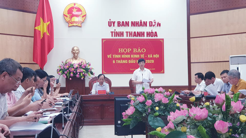 Báo Người Lao Động trao tặng 2.000 lá cờ Tổ quốc tại Hội thi tuyên truyền về chủ quyền biển, đảo Việt Nam