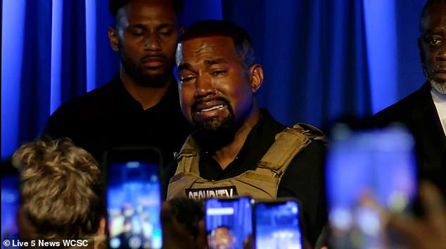 Rapper Kanye West bật khóc trong buổi vận động tranh cử tổng thống