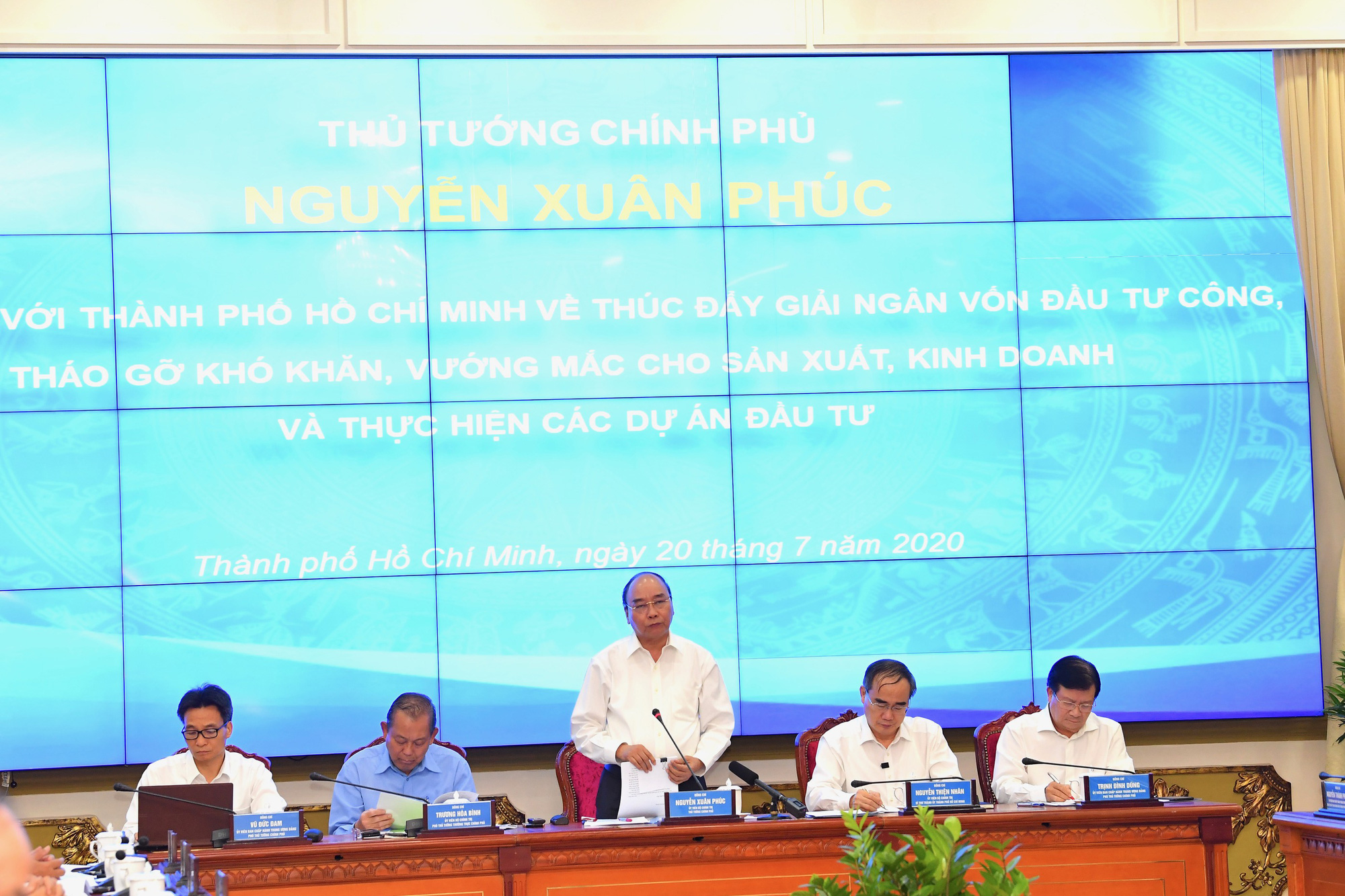 Gỡ vướng cho TP HCM phát triển