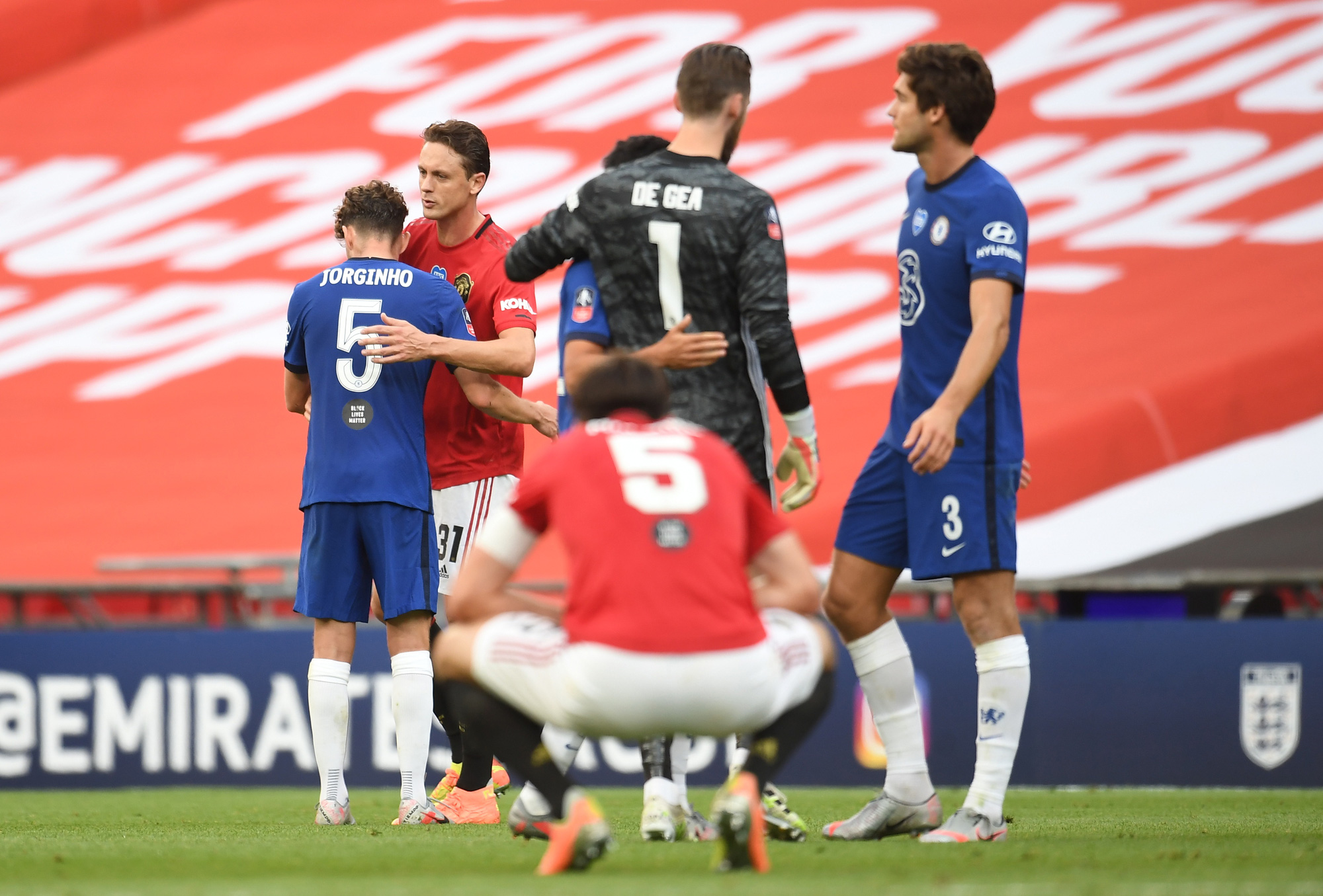 Hàng thủ gây họa, Man United thua thảm ở FA Cup