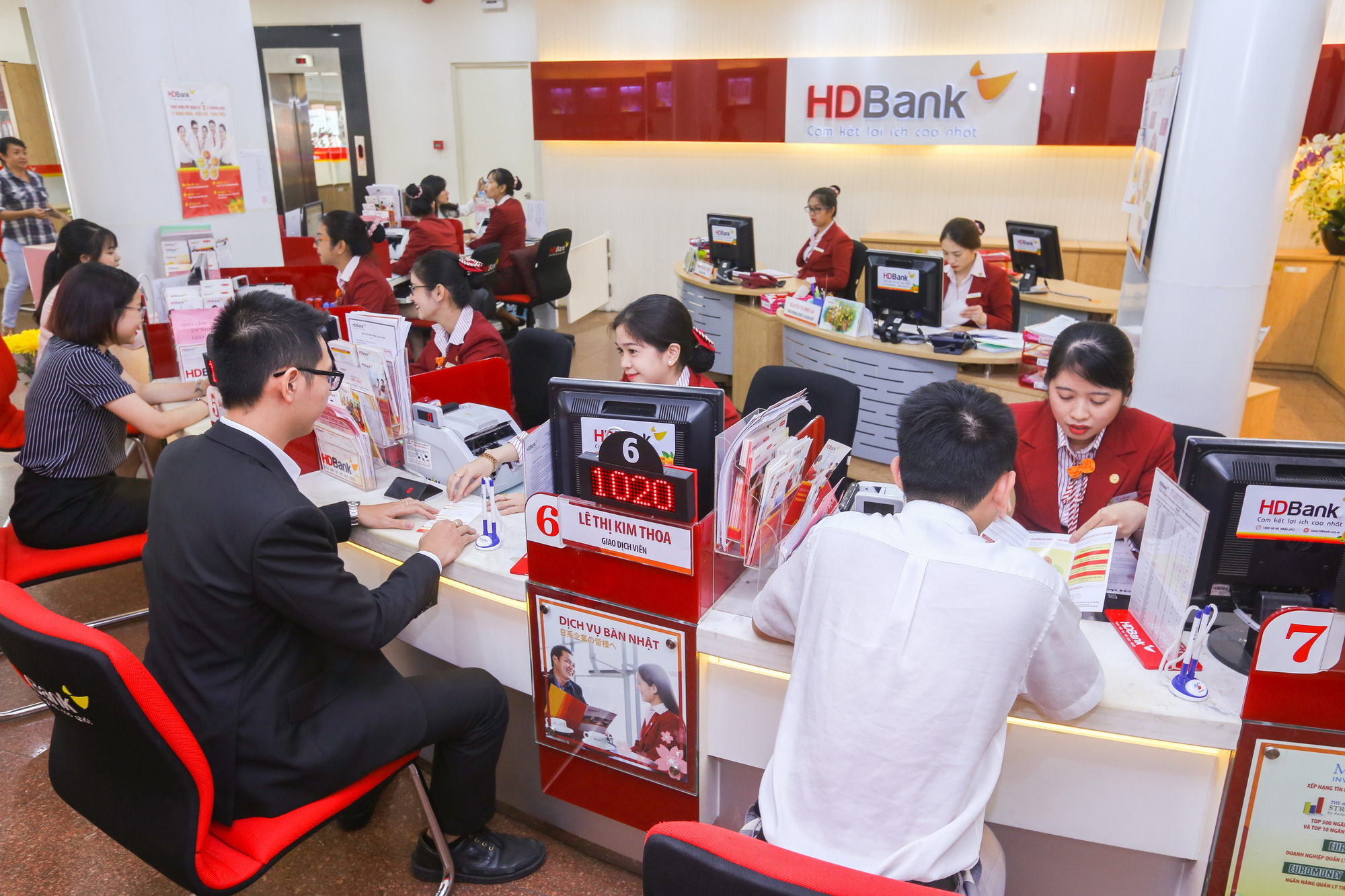 Nhiều ng&acirc;n h&agrave;ng được nới hạn mức cho vay - Ảnh 2.