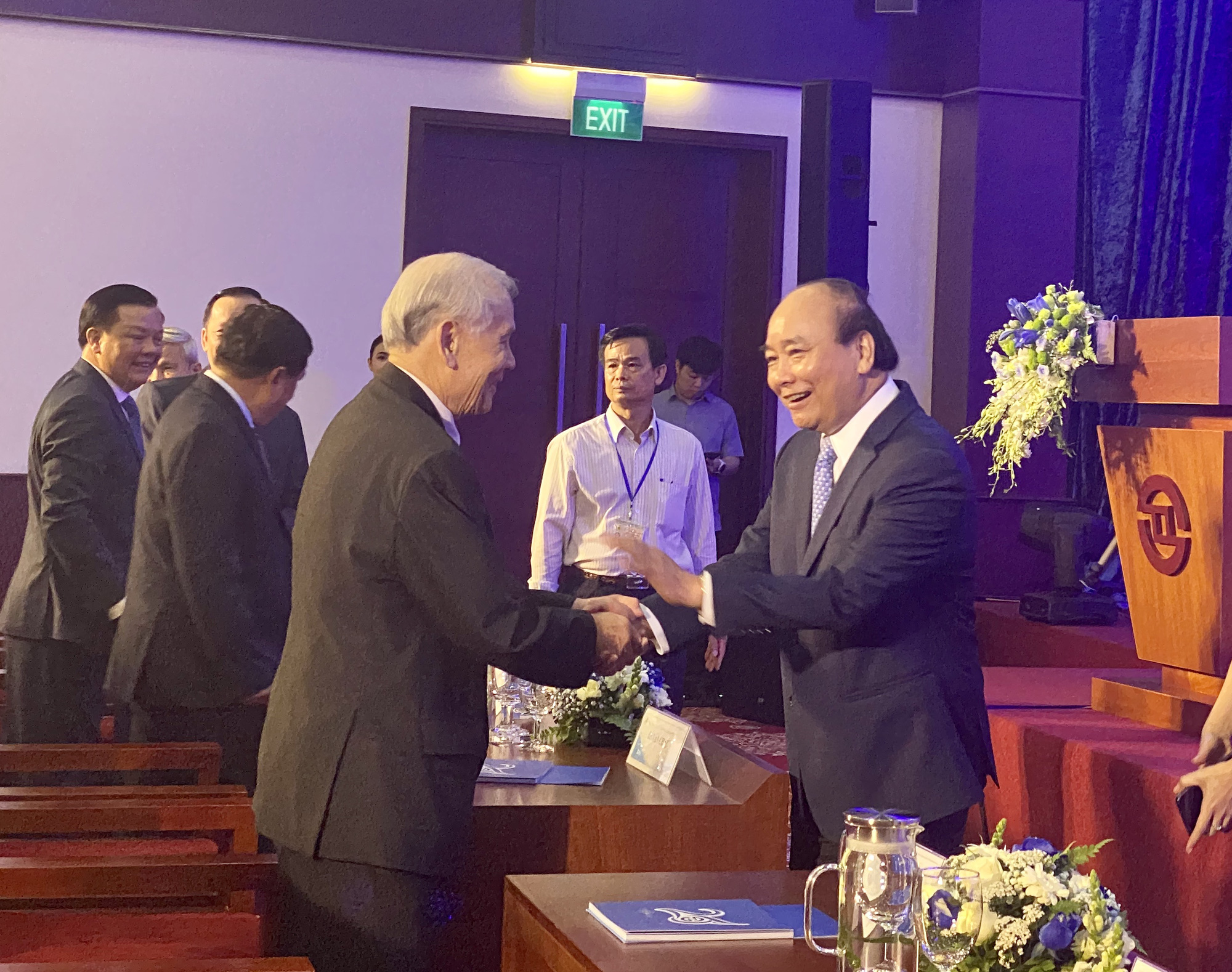 Thủ tướng ca ngợi chứng kho&aacute;n Việt Nam hồi phục nhanh nhất thế giới - Ảnh 2.