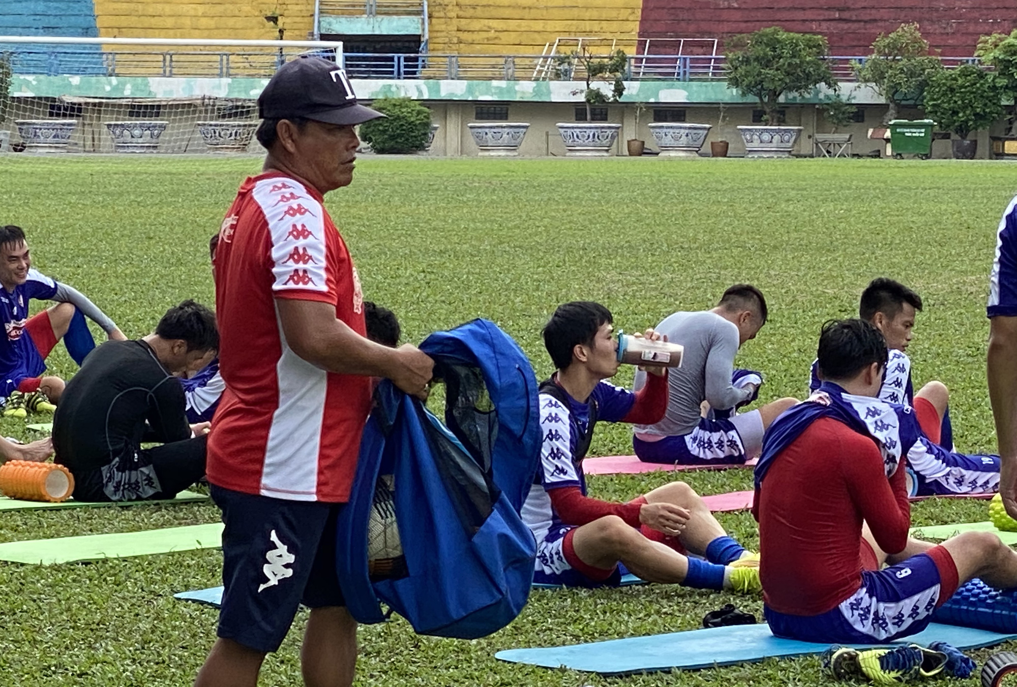 C&ocirc;ng Phượng, B&ugrave;i Tiến Dũng r&egrave;n thể lực đấu H&agrave; Nội FC - Ảnh 4.