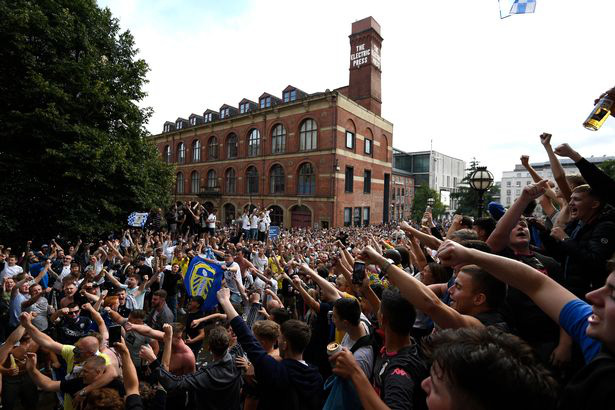 “Quẩy” xuyên đêm, nhiều CĐV Leeds United bị bắt giữ
