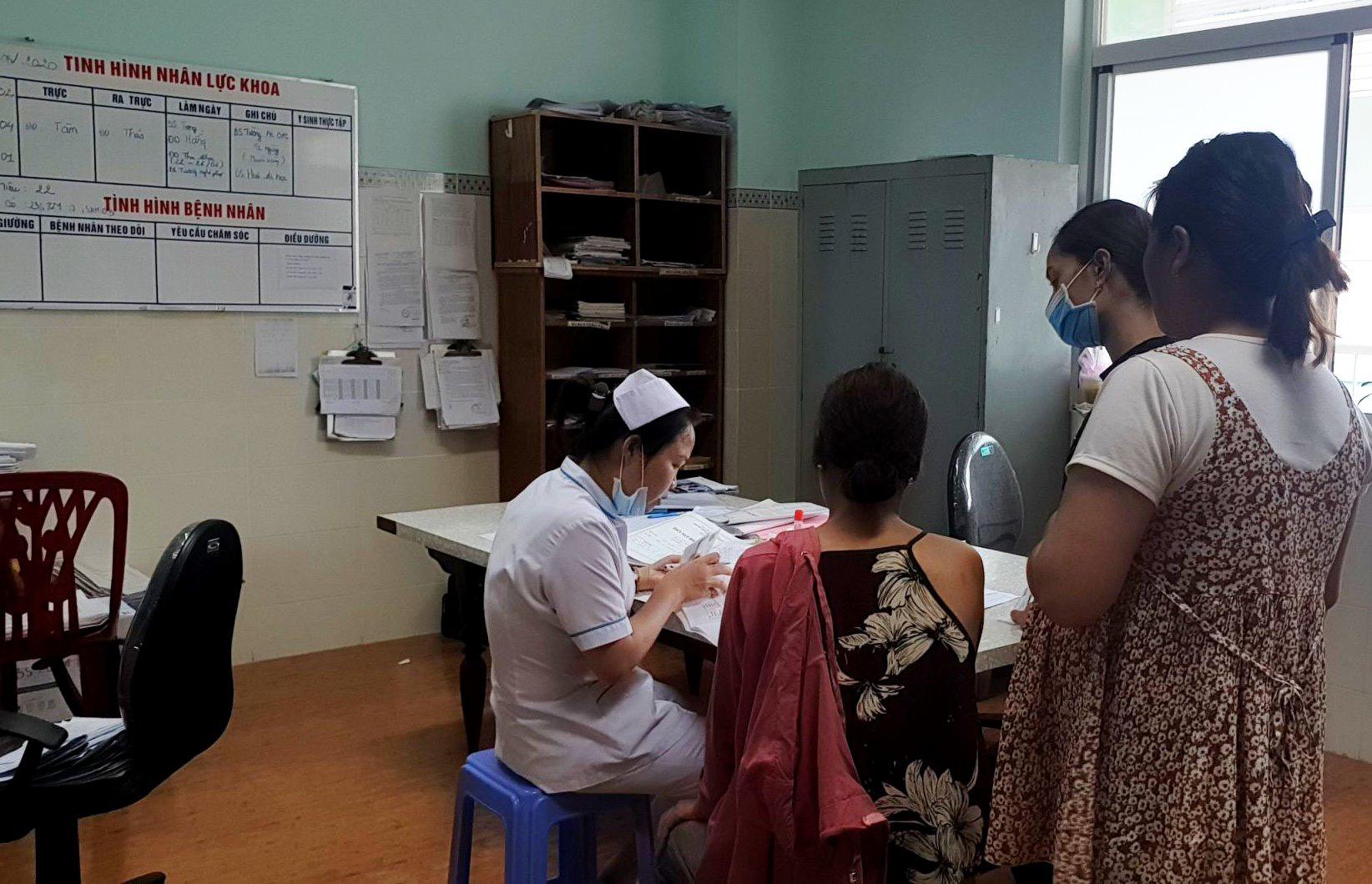 Sau tiệc cưới và tân gia, hàng chục người nhập viện cấp cứu