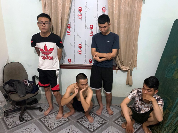 Bắt quả tang 12 giang hồ ph&iacute;a Bắc v&agrave;o Quảng B&igrave;nh h&agrave;nh nghề cho vay nặng l&atilde;i - Ảnh 2.