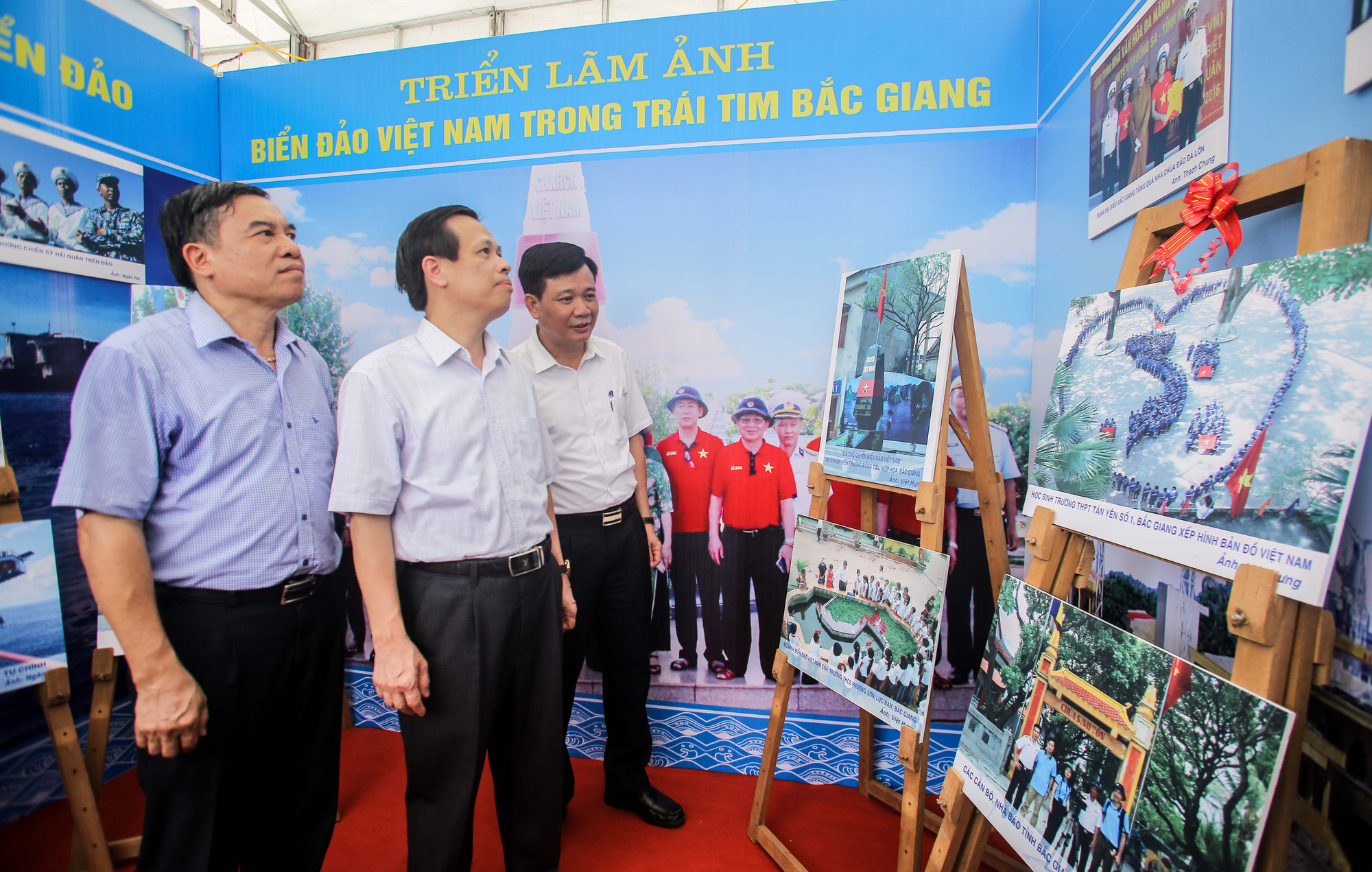 Trưng b&agrave;y 300 bức ảnh về c&ocirc;ng cuộc x&acirc;y dựng, bảo vệ chủ quyền biển, đảo Việt Nam - Ảnh 6.