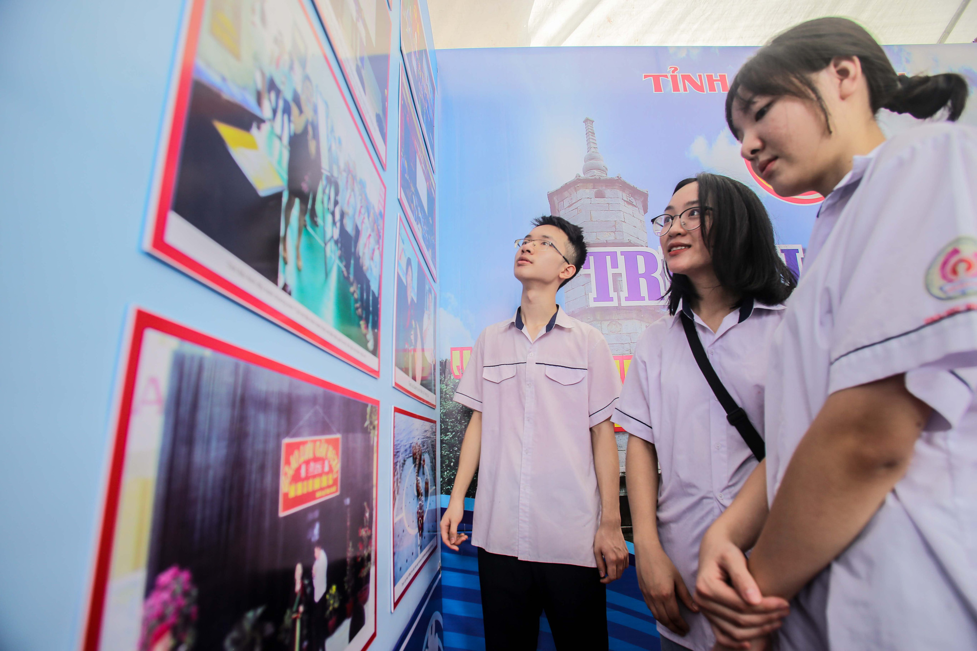 Trưng b&agrave;y 300 bức ảnh về c&ocirc;ng cuộc x&acirc;y dựng, bảo vệ chủ quyền biển, đảo Việt Nam - Ảnh 5.