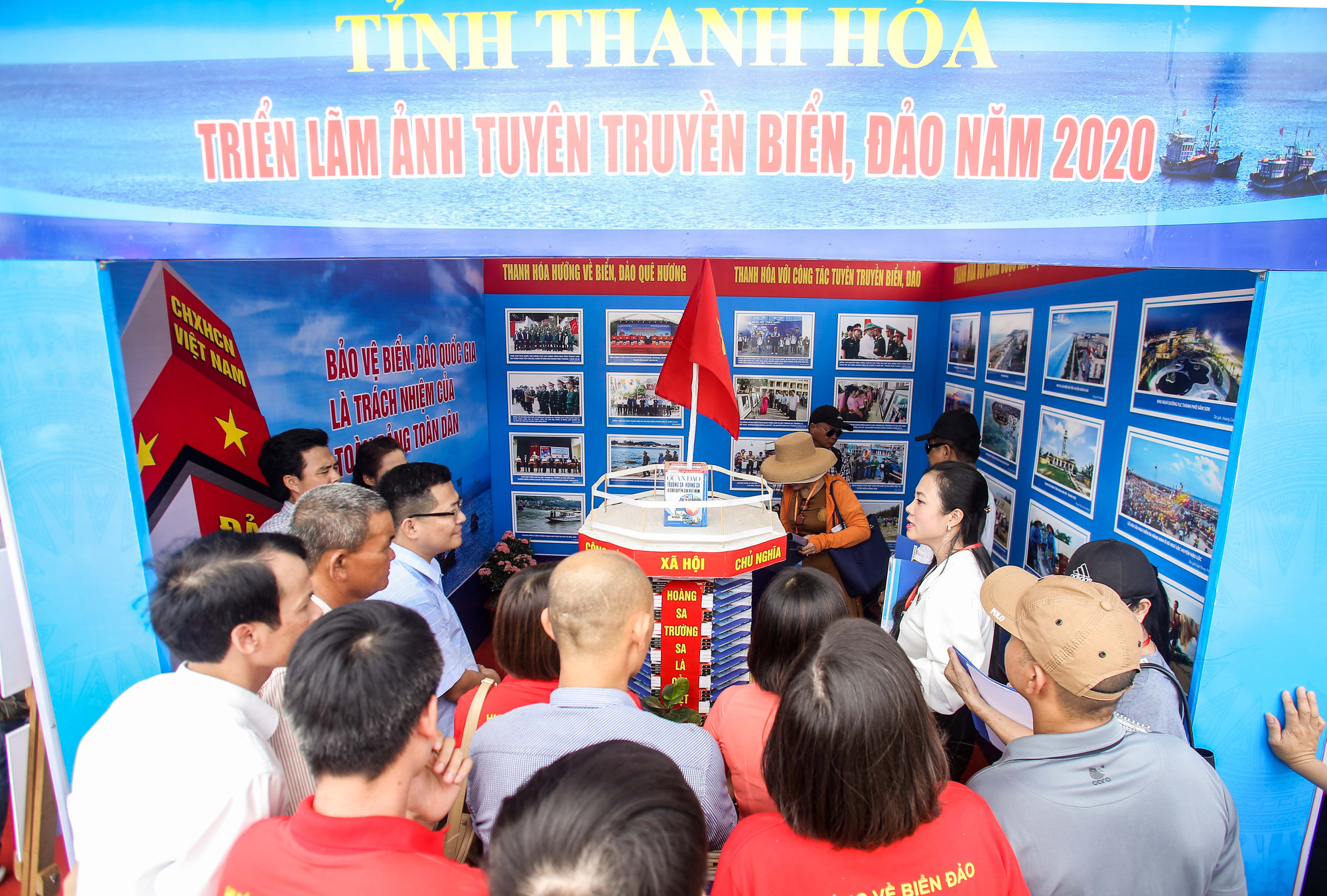 Trưng bày 300 bức ảnh về công cuộc xây dựng, bảo vệ chủ quyền biển, đảo Việt Nam