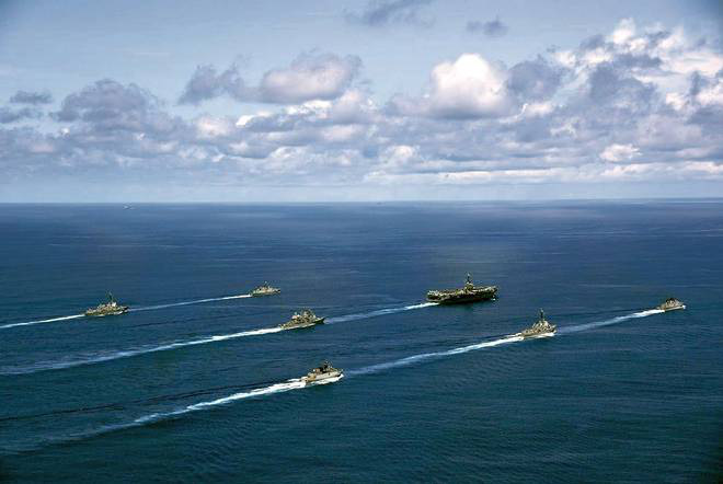 Rời biển Đông, tàu sân bay Mỹ tập trận chớp nhoáng với Ấn Độ