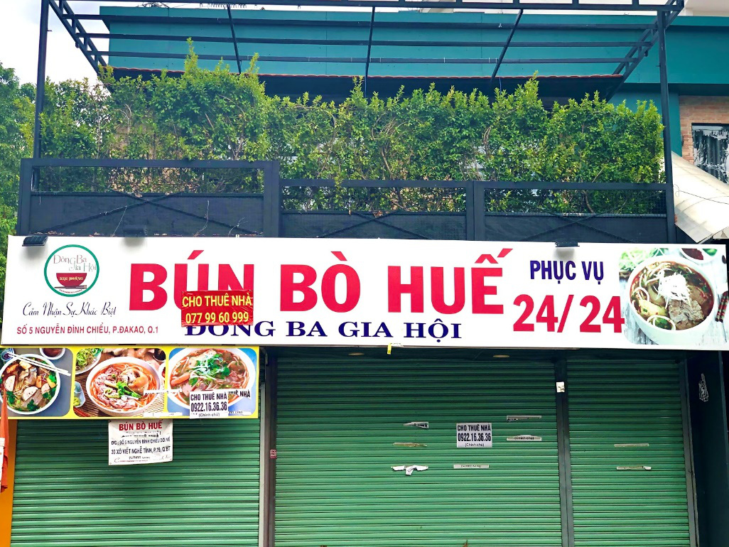 Mặt bằng mời gọi cho thu&ecirc; tr&agrave;n ngập c&aacute;c tuyến đường ở TP HCM - Ảnh 6.