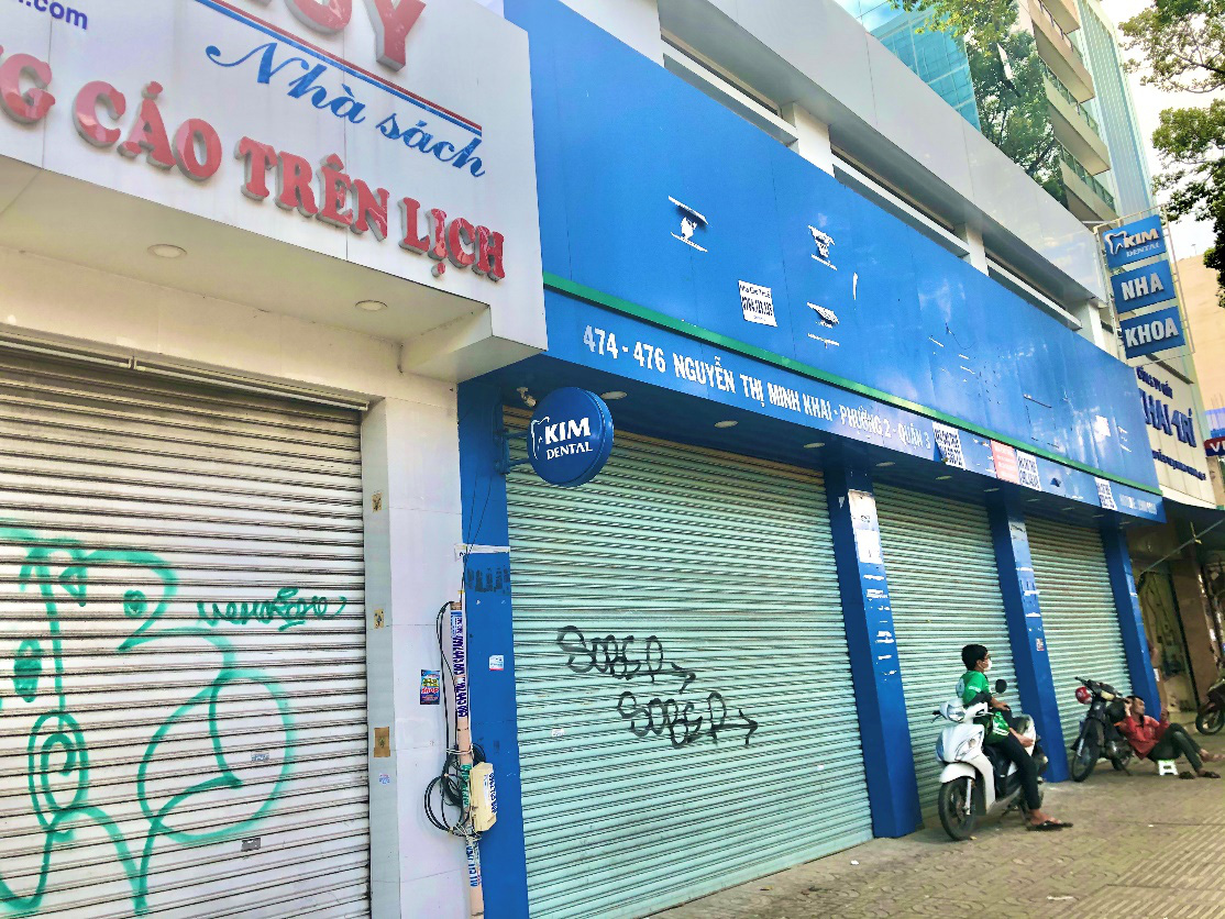 Mặt bằng mời gọi cho thuê tràn ngập các tuyến đường ở TP HCM