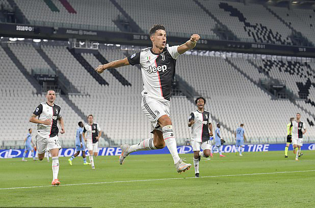 Ronaldo đua "giày vàng", Juventus tăng tốc đến ngôi vương