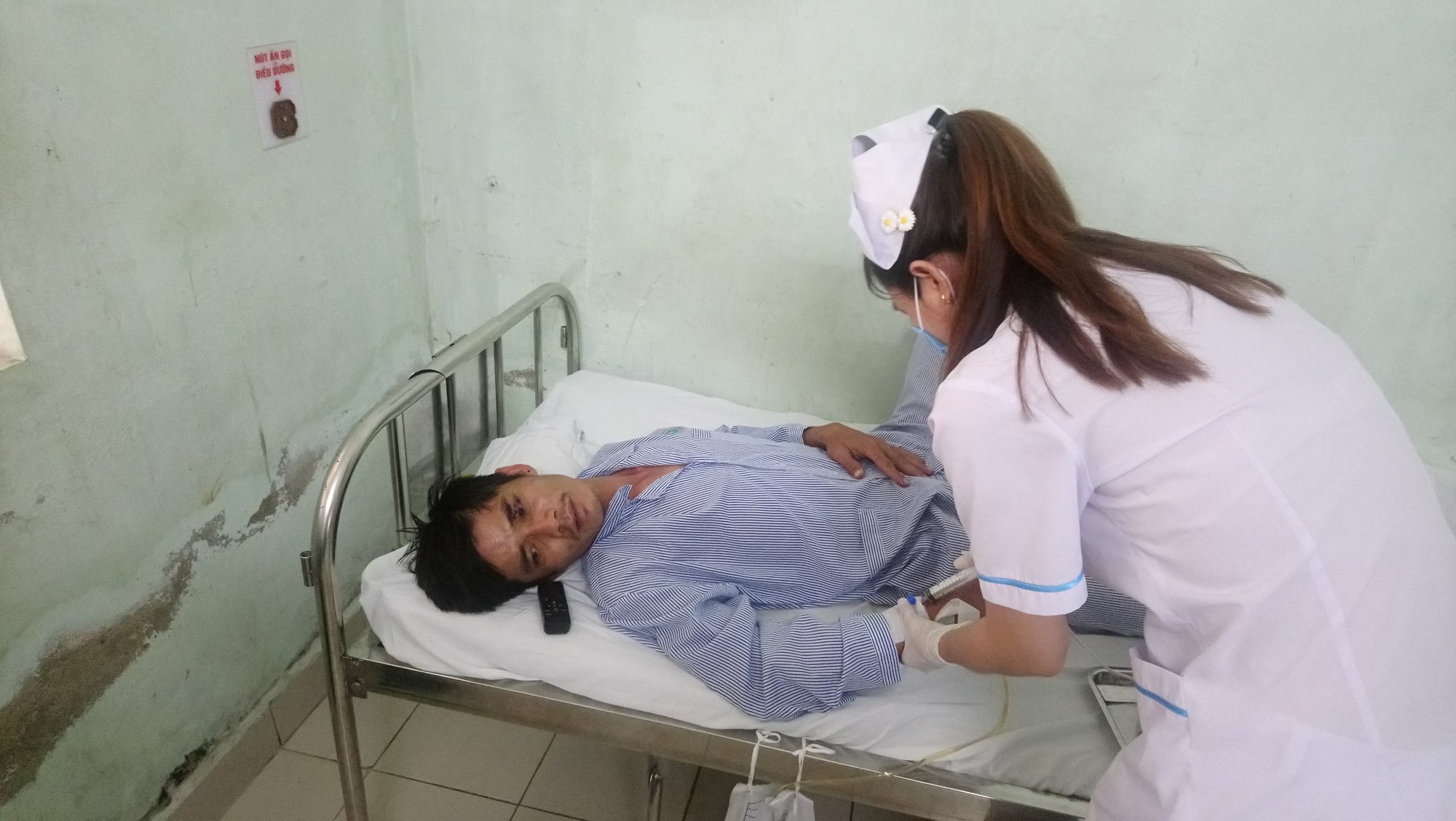 Vụ tai nạn thảm khốc ở Bình Thuận: Quặn lòng với học sinh tử nạn khi theo cha mua nón bảo hiểm về bán