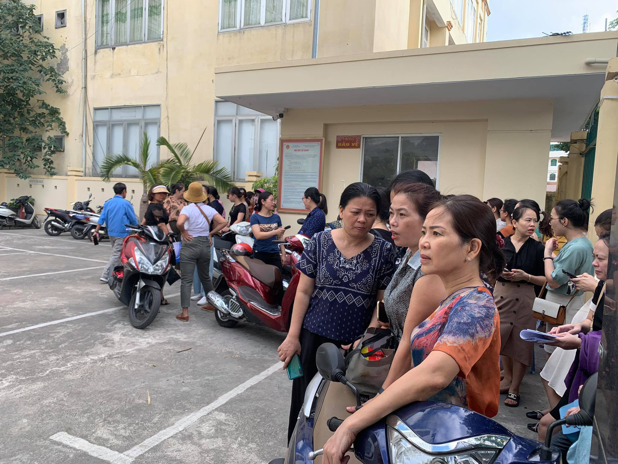 Cháy tại trụ sở Chi cục thuế TP Vinh, hàng trăm người hoảng sợ - Ảnh 3.