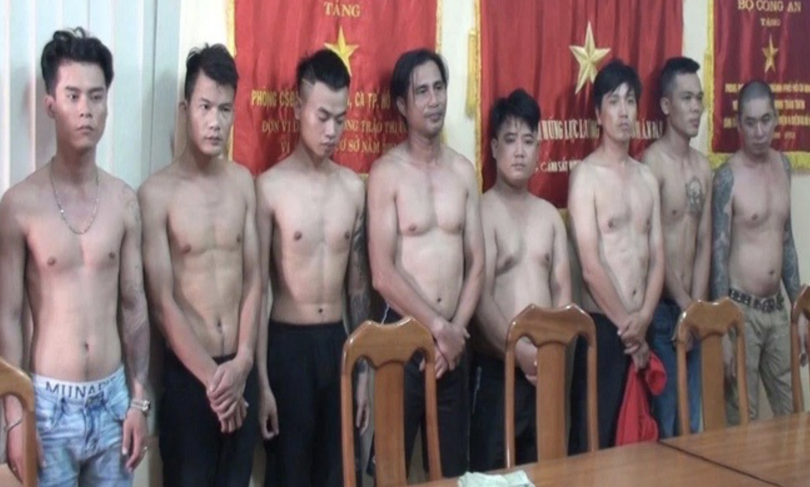 Bỗng dưng bị gọi điện đòi nợ kiểu giang hồ, phải làm sao?