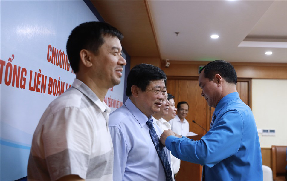 Tổng LĐLĐ VN v&agrave; VOV phối hợp tuy&ecirc;n truyền về phong tr&agrave;o c&ocirc;ng nh&acirc;n, C&ocirc;ng đo&agrave;n - Ảnh 3.