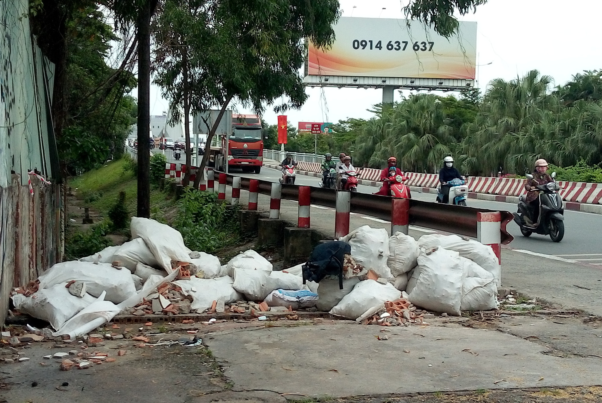 Đầu cầu thành bãi xà bần