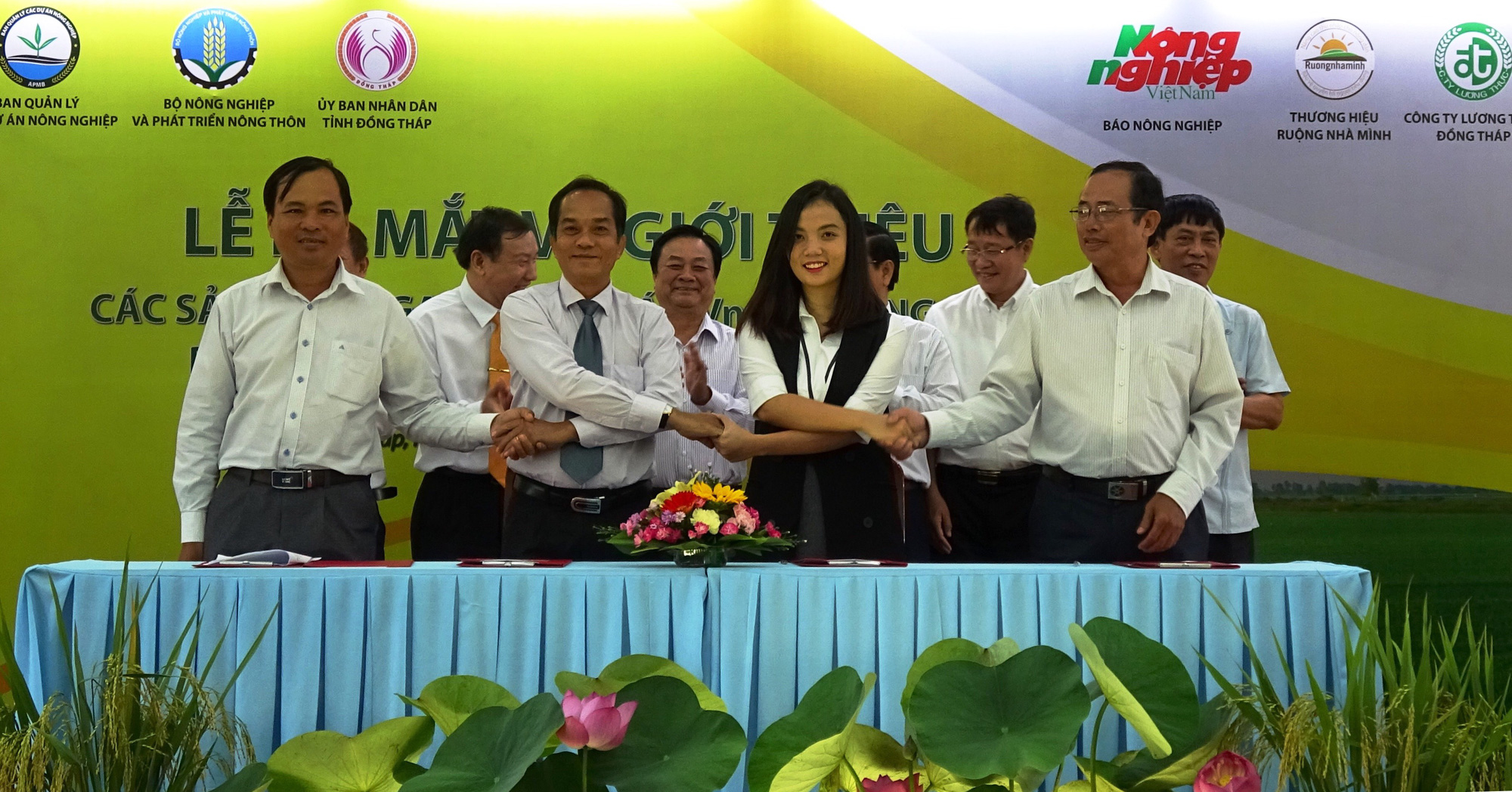 N&Ocirc;NG D&Acirc;N MIỀN T&Acirc;Y BẮT TAY L&Agrave;M &ldquo;NGƯỜI TỬ TẾ&rdquo; (*): Gầy dựng thương hiệu cho n&ocirc;ng sản - Ảnh 2.