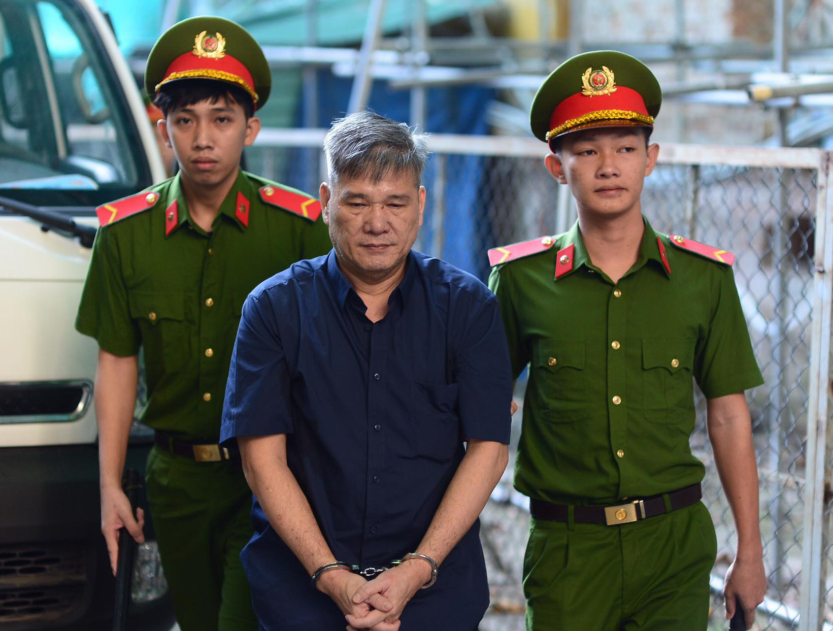 Siêu lừa Dương Thanh Cường và đại gia Trầm Bê dắt tay nhau ra tòa - Ảnh 2.