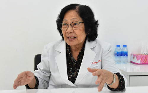 Nữ b&aacute;c sĩ danh tiếng v&agrave; 