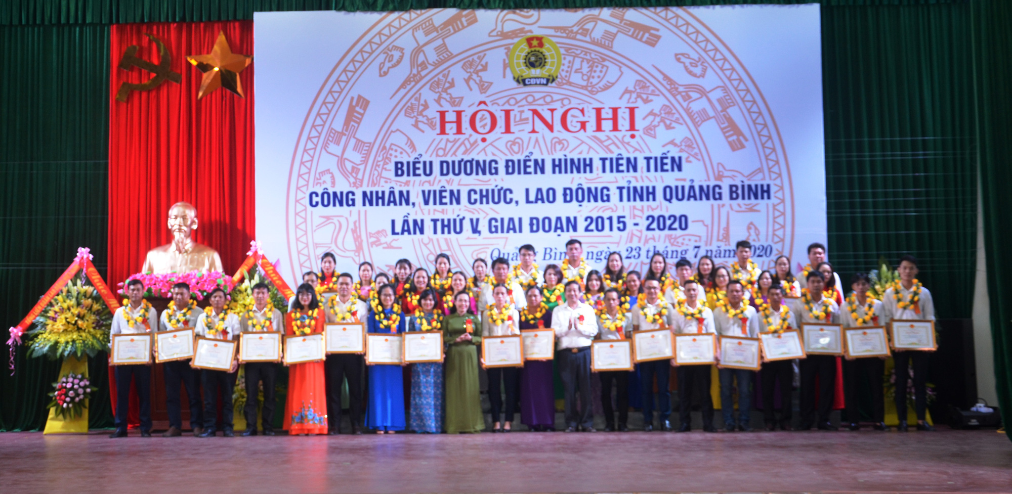 Quảng B&igrave;nh: Tuy&ecirc;n dương 190 tập thể v&agrave; c&aacute; nh&acirc;n điển h&igrave;nh ti&ecirc;n tiến trong lao động, sản xuất giỏi - Ảnh 3.