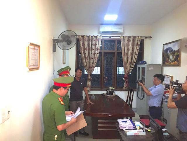 Khám xét khẩn cấp nơi làm việc quyền Trưởng phòng Chính sách thuộc Ban Dân tộc tỉnh Nghệ An