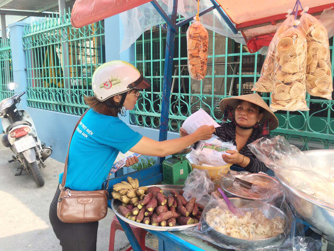 Nỗ lực phủ &ldquo;lưới đỡ&rdquo; an sinh - Ảnh 1.