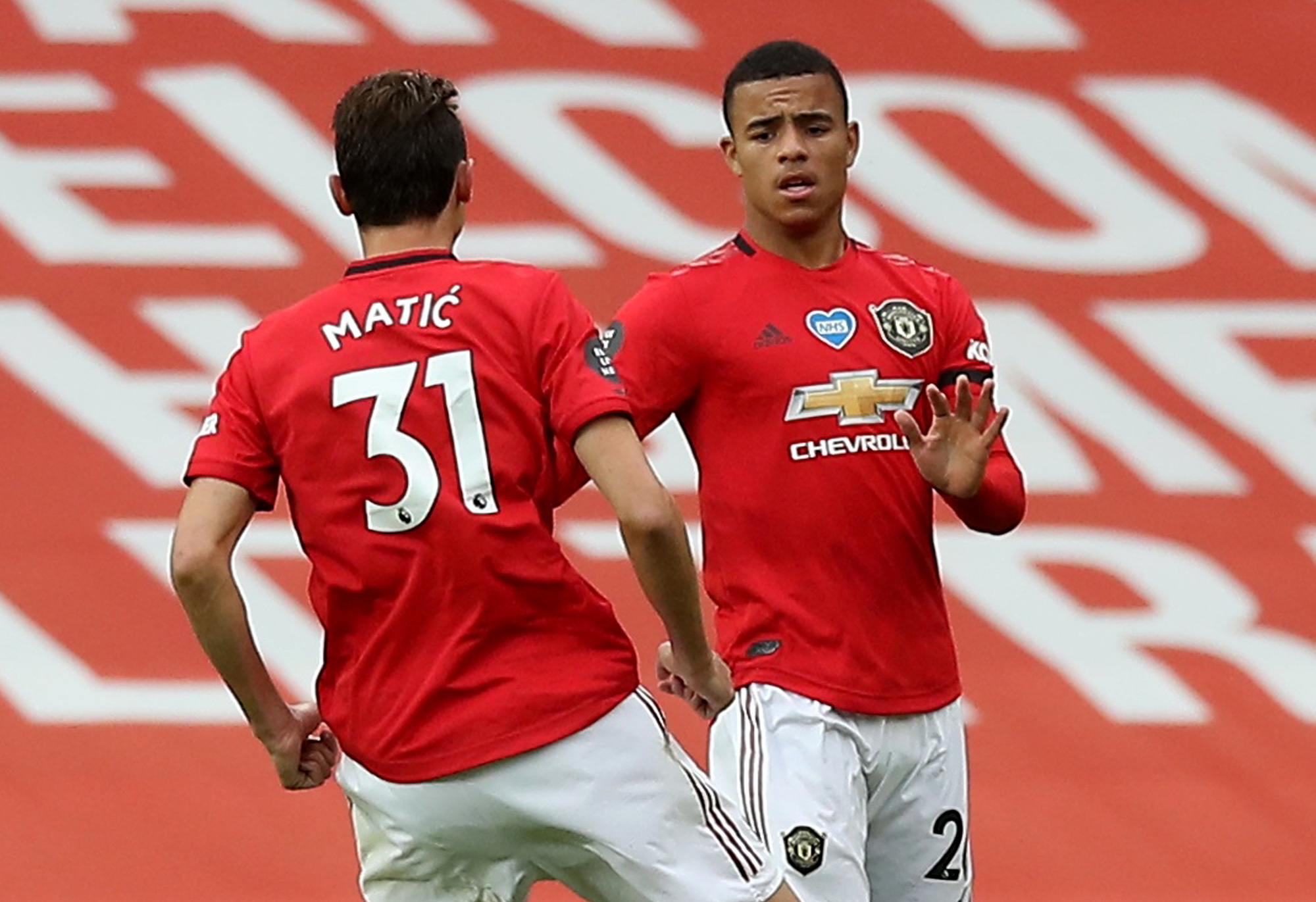"Thần đồng" giải cứu, Man United bay thẳng Top 3 Ngoại hạng