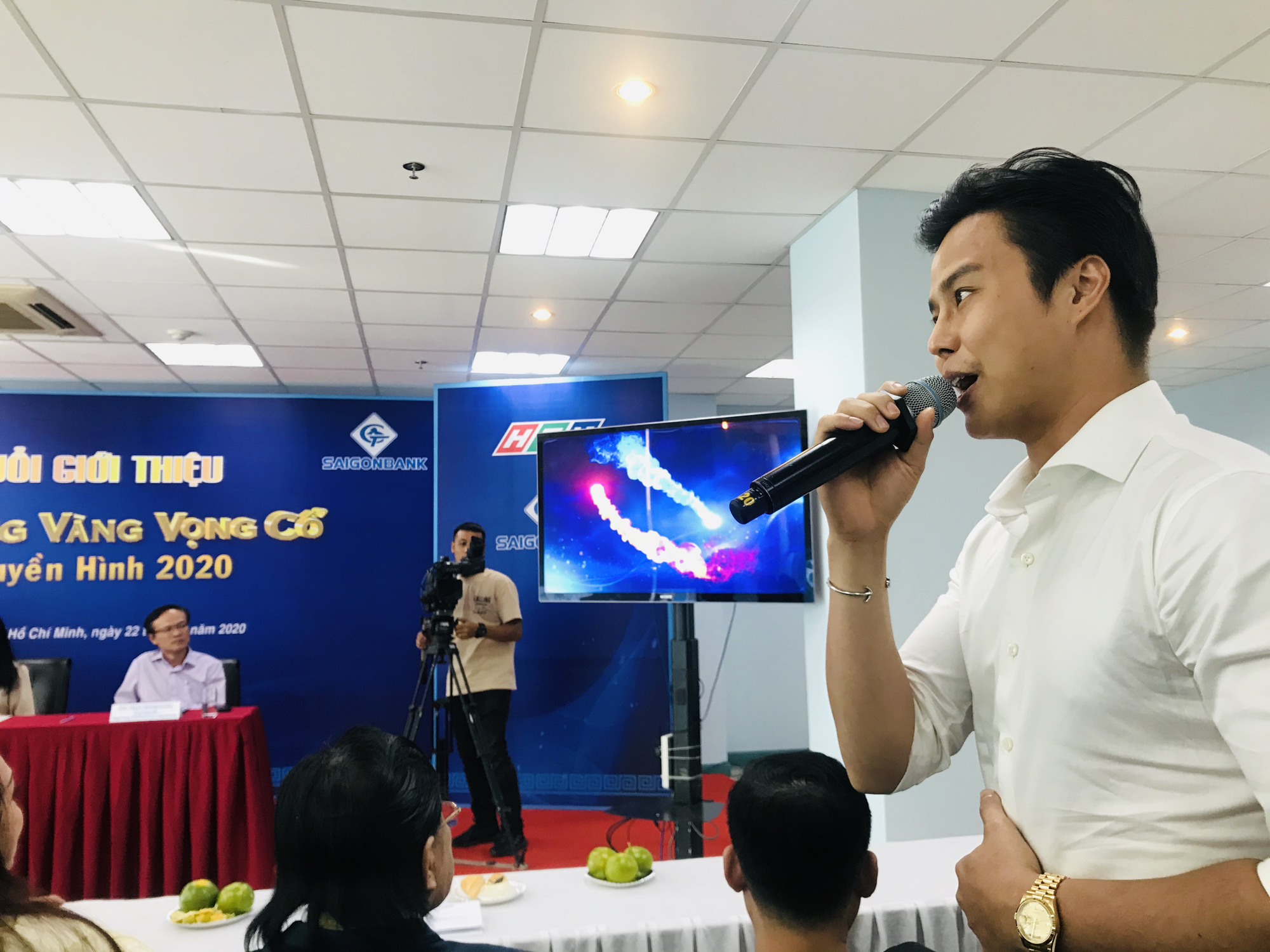 NSND Minh Vương cho&aacute;ng ngợp trước cuộc hội ngộ 15 năm Chu&ocirc;ng v&agrave;ng vọng cổ - Ảnh 3.