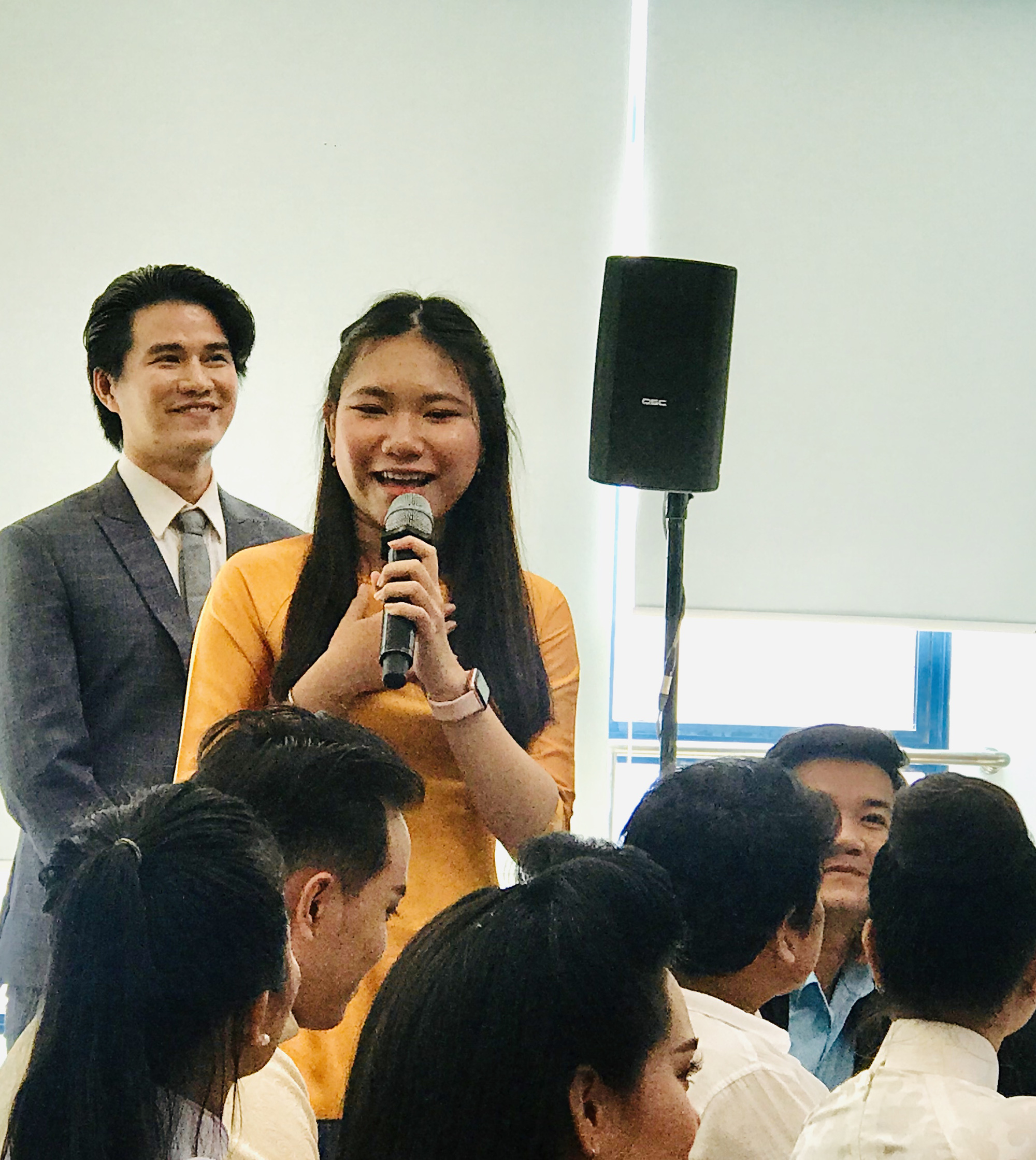 NSND Minh Vương cho&aacute;ng ngợp trước cuộc hội ngộ 15 năm Chu&ocirc;ng v&agrave;ng vọng cổ - Ảnh 5.