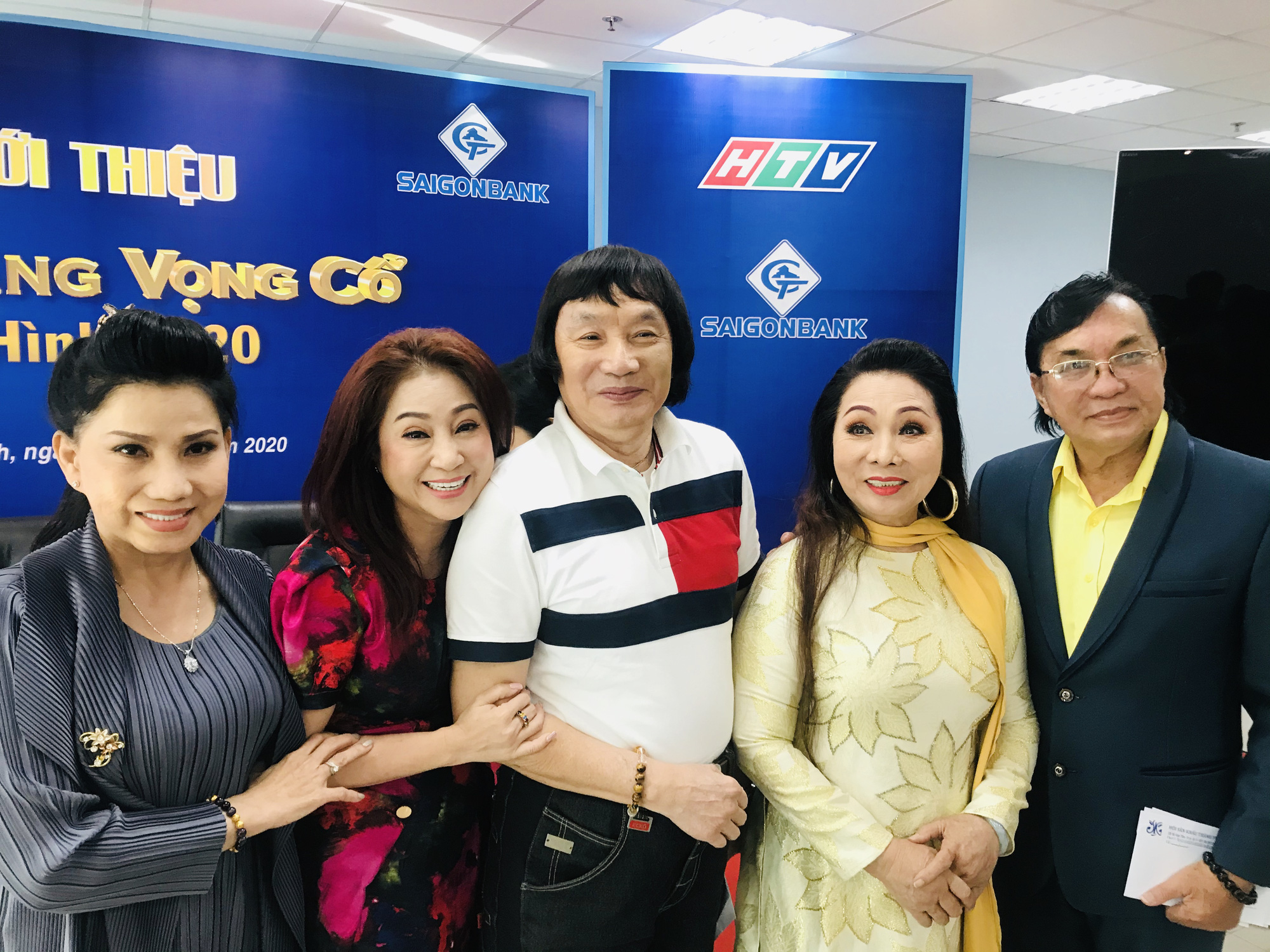 NSND Minh Vương choáng ngợp trước cuộc hội ngộ 15 năm "Chuông vàng vọng cổ"
