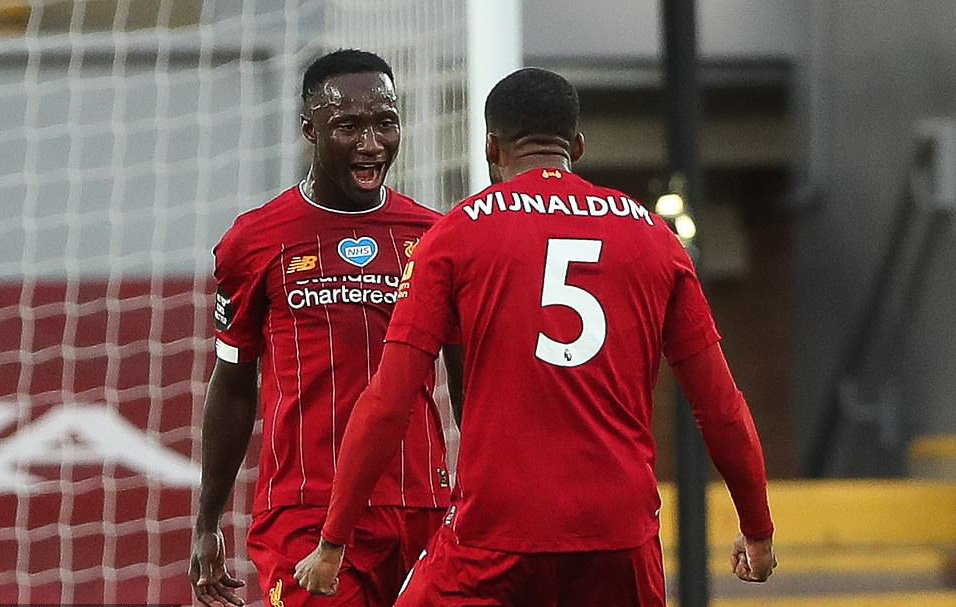 V&ugrave;i dập Chelsea, Liverpool tưng bừng n&acirc;ng c&uacute;p v&ocirc; địch ở Anfield - Ảnh 2.