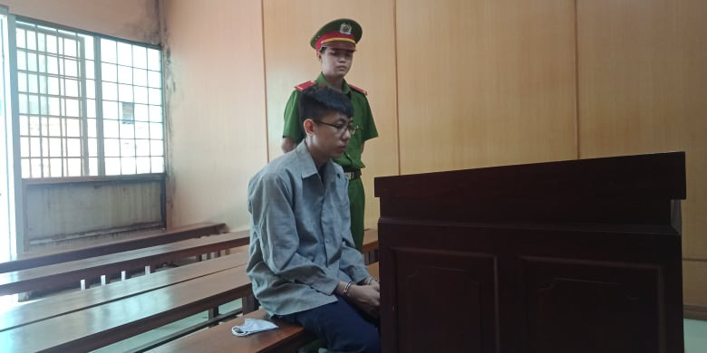 Giết người xong, hung thủ ở quận 8 điện thoại cho c&ocirc;ng an - Ảnh 1.