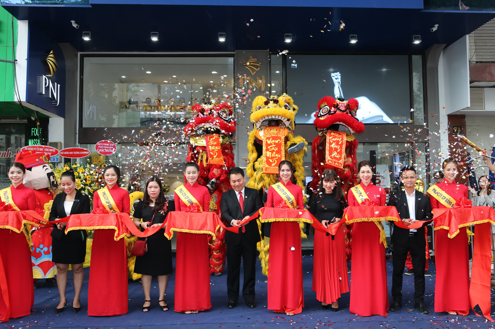 PNJ khai trương cửa hàng PNJ Center An Đông và Hóc Môn