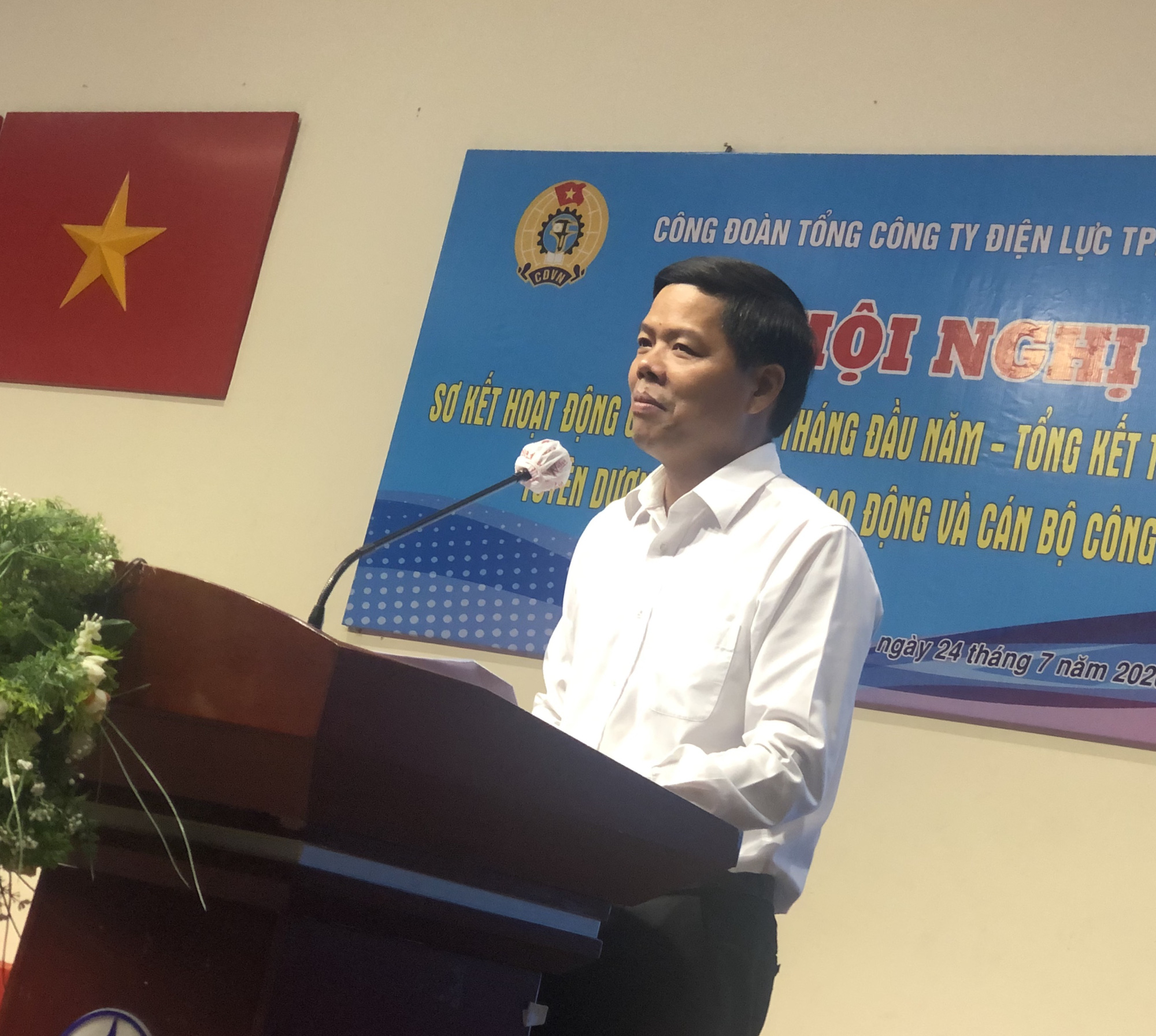 EVNHCMC phát động ủng hộ Chương trình "Một triệu lá cờ Tổ quốc cùng ngư dân bám biển" của Báo Người Lao Động