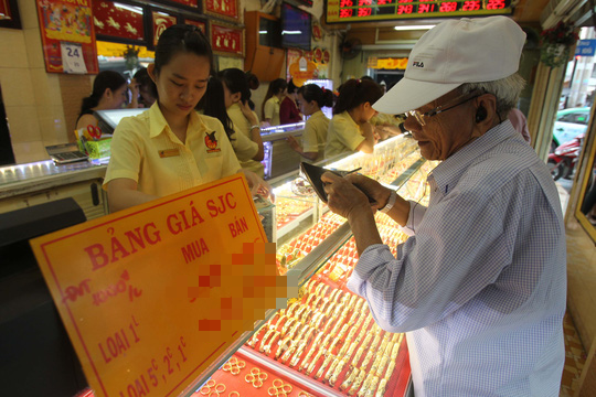 Giá vàng cao kỷ lục, người vay khốn đốn