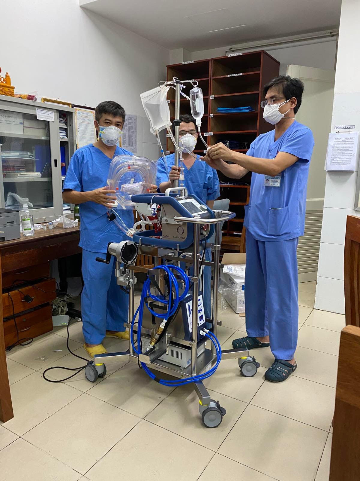 B&aacute;c sĩ Bệnh viện Chợ Rẫy đ&atilde; đến Đ&agrave; Nẵng hỗ trợ chữa trị ca mắc Covid-19 - Ảnh 1.