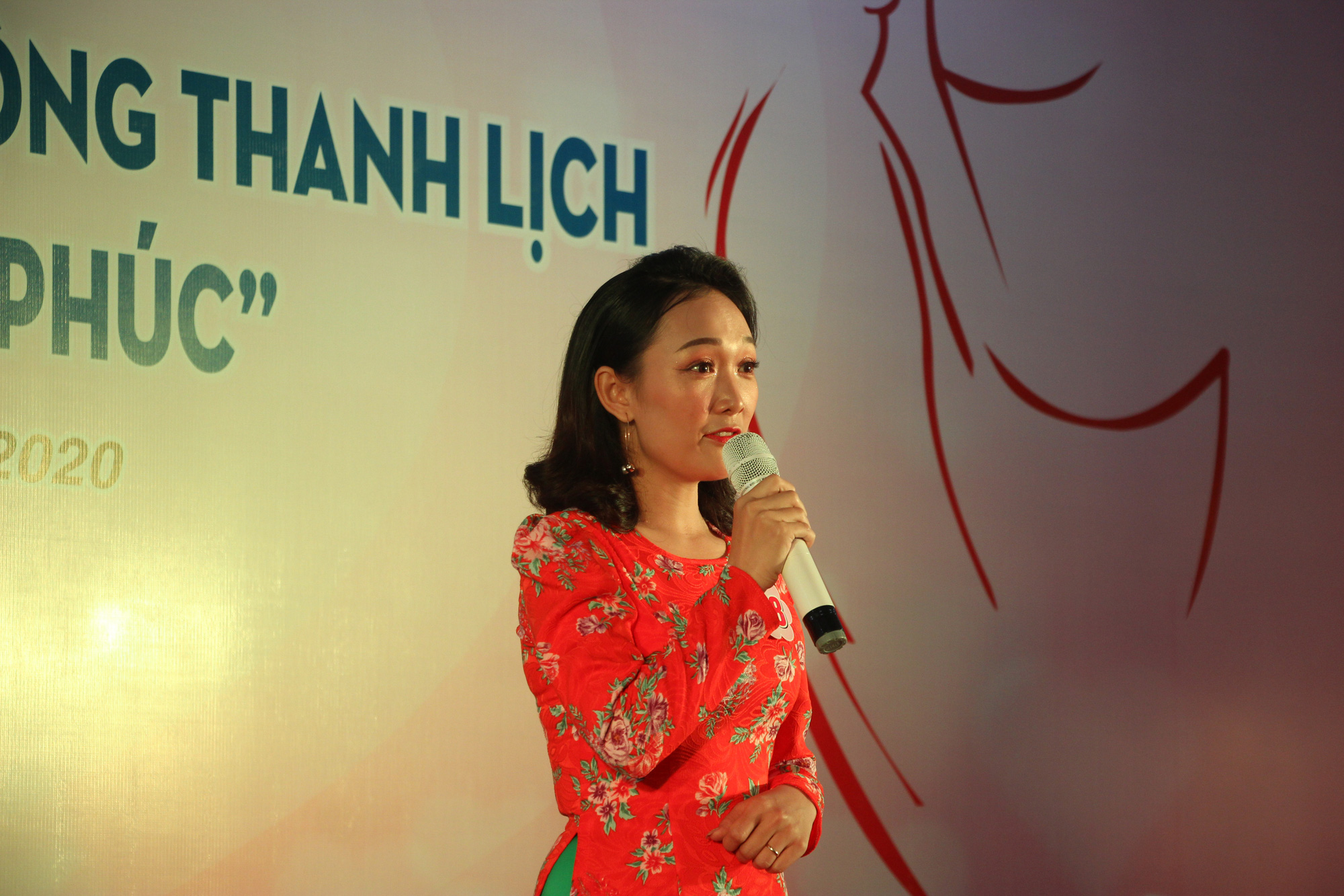 Phạm Ngọc Cầm đăng quang nữ c&ocirc;ng nh&acirc;n, vi&ecirc;n chức thanh lịch  - Ảnh 2.