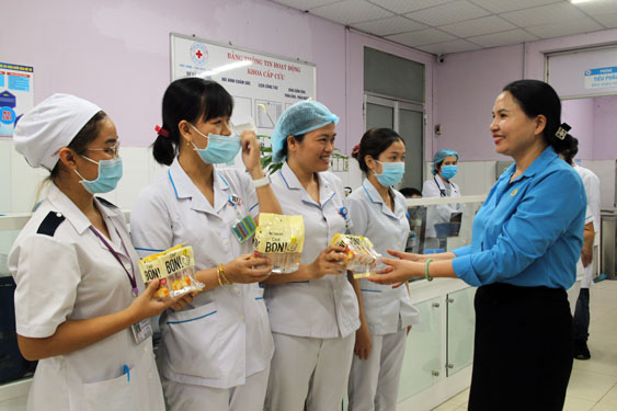 TẬN TÂM VỚI NGƯỜI LAO ĐỘNG (*): Lắng nghe và chia sẻ