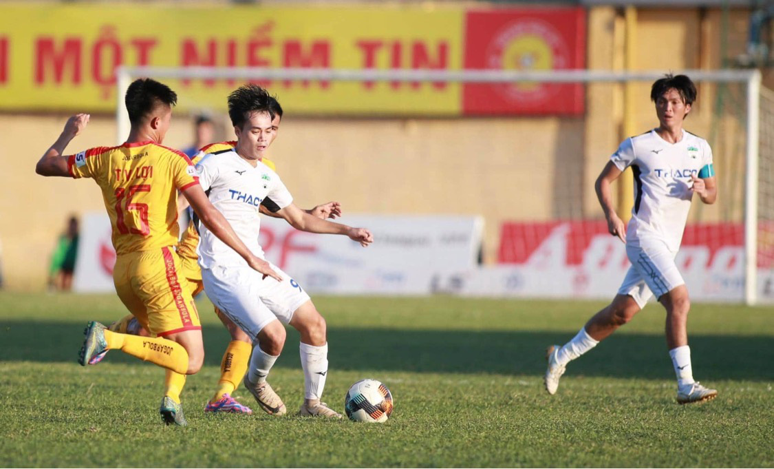 Cầu thủ các đội V-League được về nhà nghỉ ngơi trong thời điểm tránh dịch Covid-19