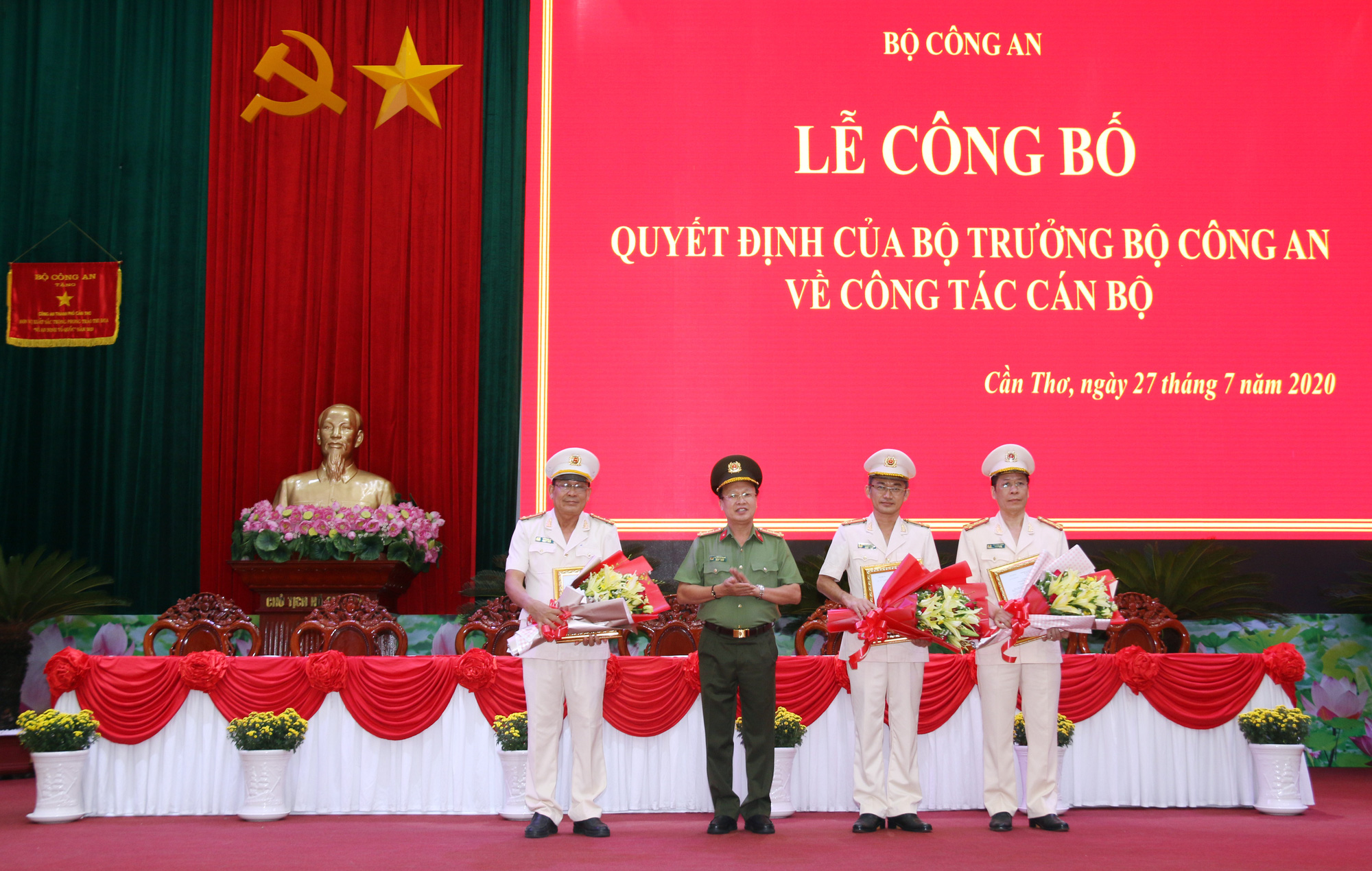 Công an Cần Thơ lần đầu tiên có 3 tân phó giám đốc được điều động, bổ nhiệm - Ảnh 1.