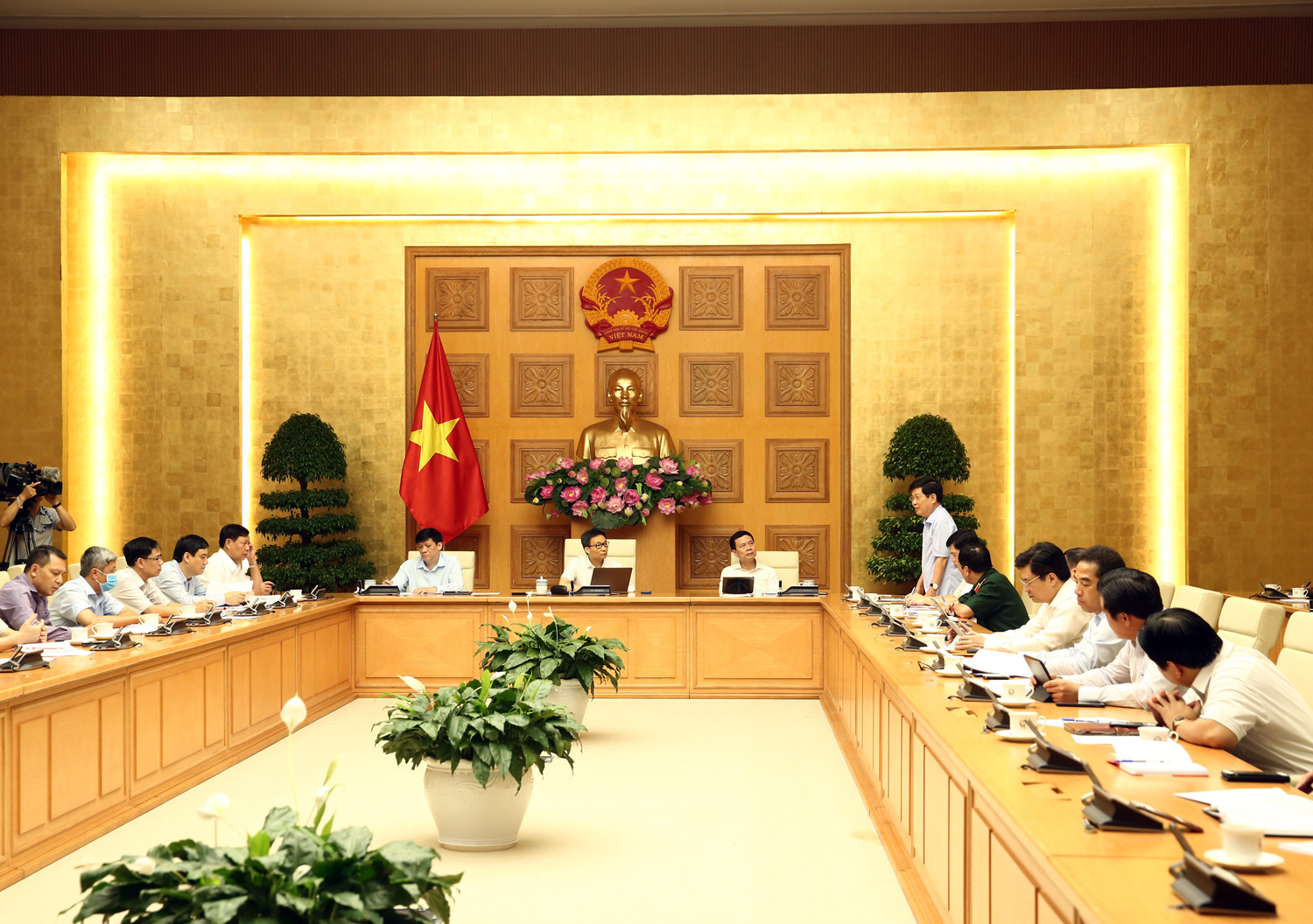 Người từ TP Đà Nẵng về/tới phải khai báo y tế, theo dõi sức khoẻ - Ảnh 2.