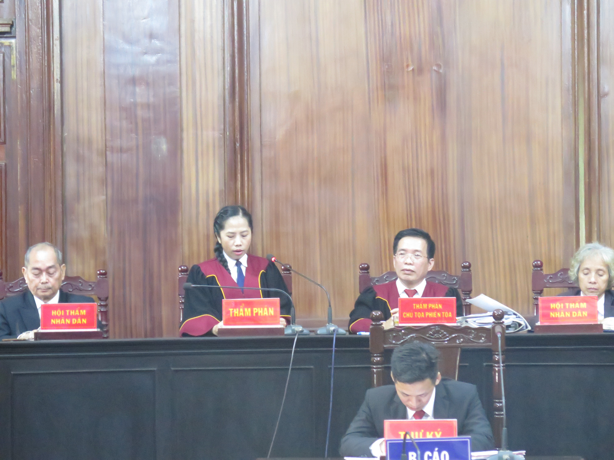 &Ocirc;ng tr&ugrave;m l&atilde;nh &aacute;n tử, hotgirl một thời kh&ocirc;ng thể xin giảm &aacute;n - Ảnh 1.