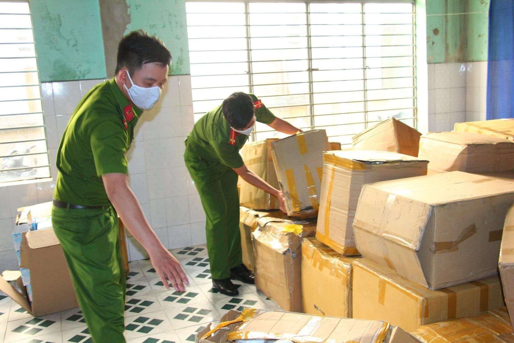 Đà Nẵng: Tạm giữ hơn 18.000 khẩu trang y tế không nguồn gốc chuẩn bị xuất ra thị trường
