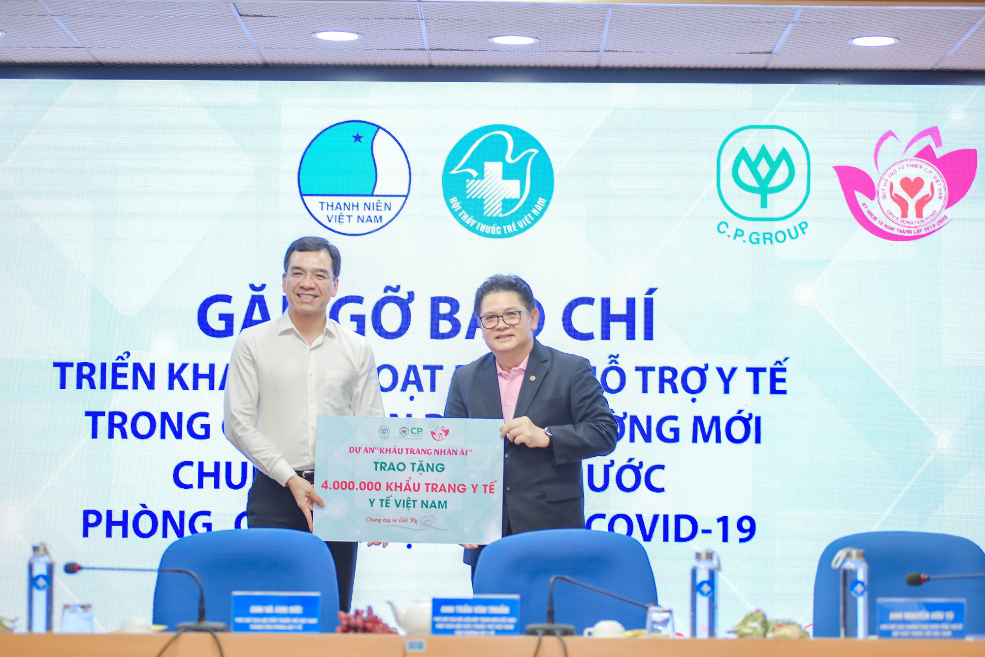C.P. Việt Nam hỗ trợ khẩn cấp nửa triệu khẩu trang y tế đến Đ&agrave; Nẵng - Ảnh 1.